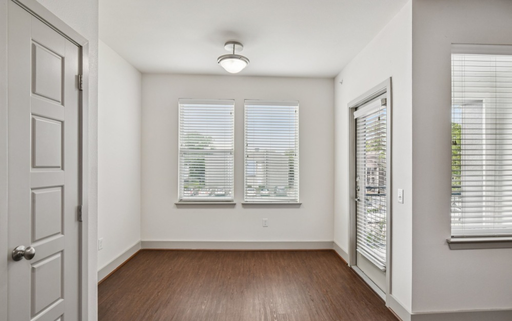 S5 - Studio floorplan layout with 1 bathroom and 750 square feet (Dining
, 2D)
