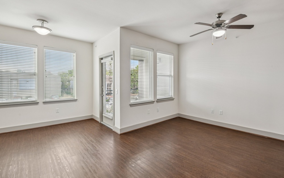 S3 - Studio floorplan layout with 1 bathroom and 682 square feet (Living
, 3D)